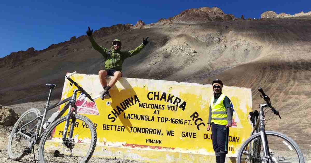cycling to the summit of lachulung la pass altitude 5,065m