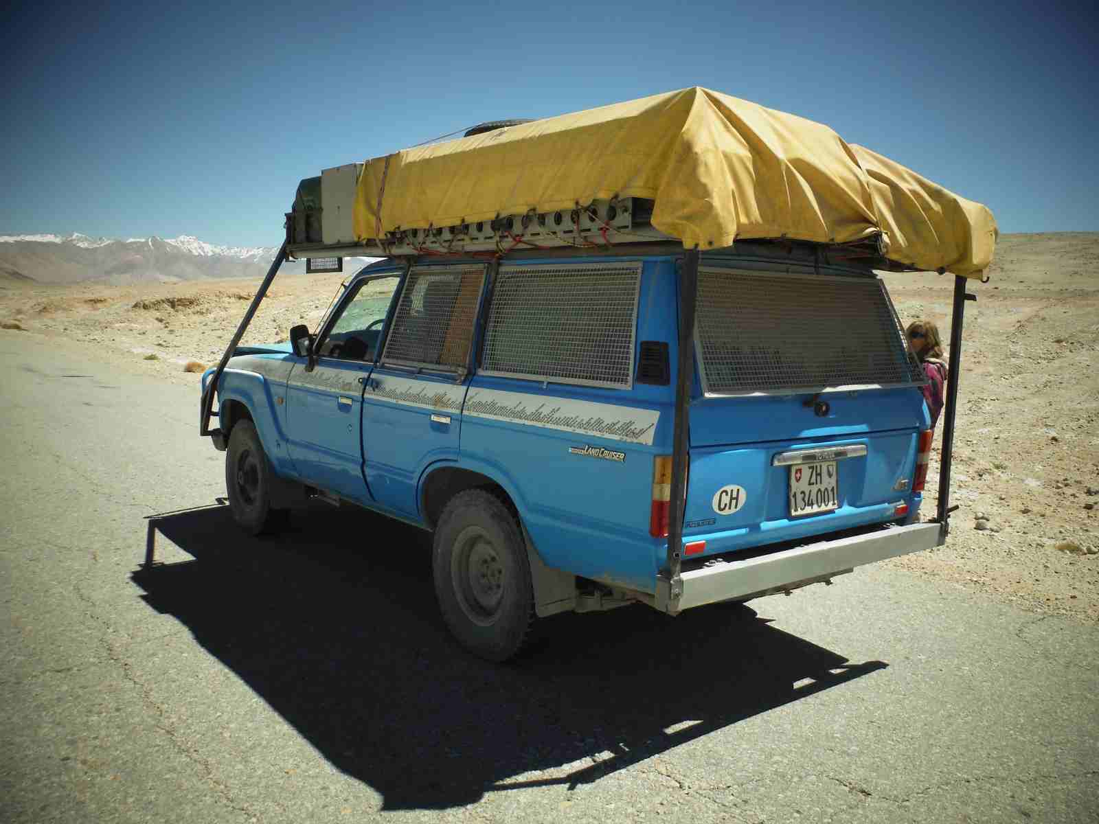 emile and lilian the world record breaking swiss couple in their land cruiser on M41 in tajikistan