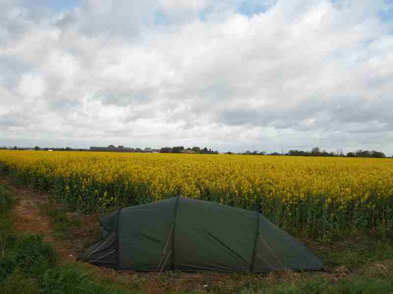 a discreet wild camp in the uk on my bootstrapped bicycle tour