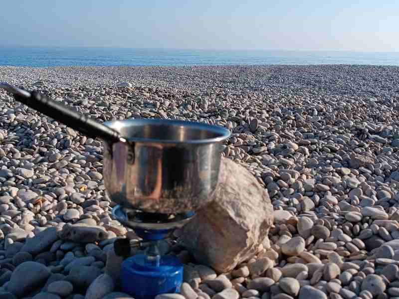camp coffee on the beach in oman near bimmah sinkhole