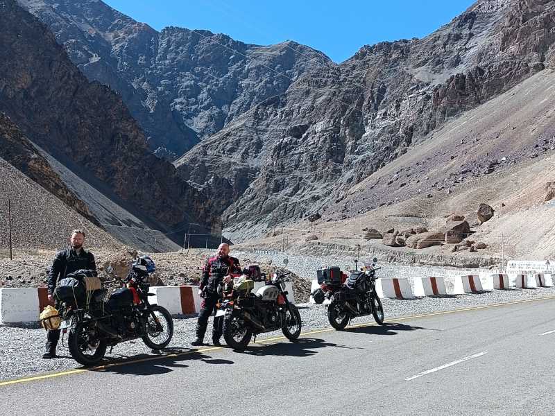 RE himalayan 411 adv bikes review in Indian Himalayas