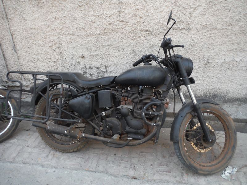 RE bullet 350 Electra resprayed in full matt black with luggage rack in Rishikesh