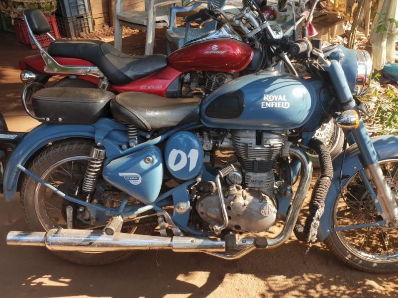 royal enfiled classic 350 in blue