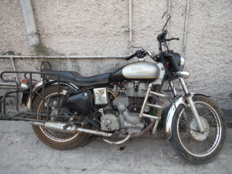 vintage 1981 royal enfiled bullet 350 Electra 5 with kick start crash bars and luggage rack in rishikesh